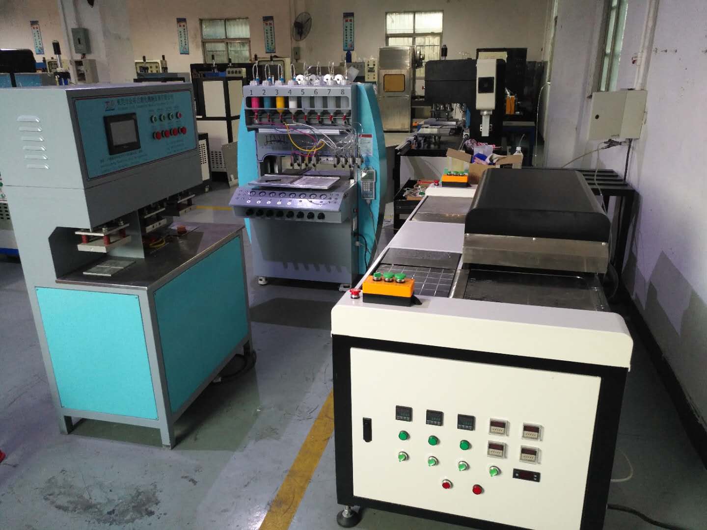 PVC全自動商標禮品生產(chǎn)線